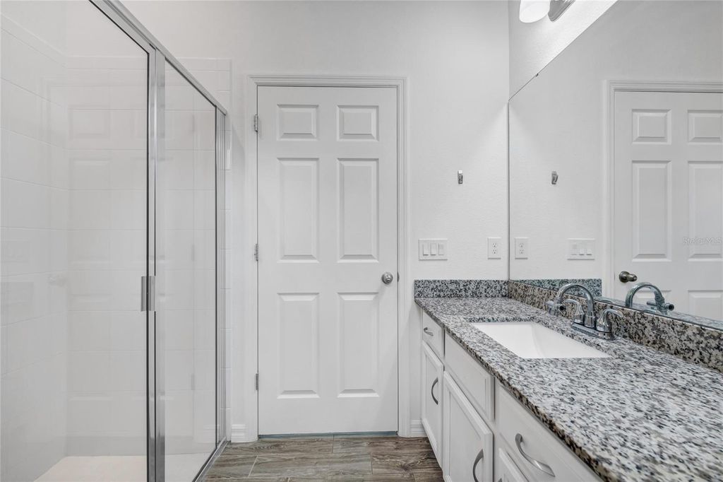 Image 24 of property listing at 12929 WESTSIDE VILLAGE LOOP, Windermere, FL 34786