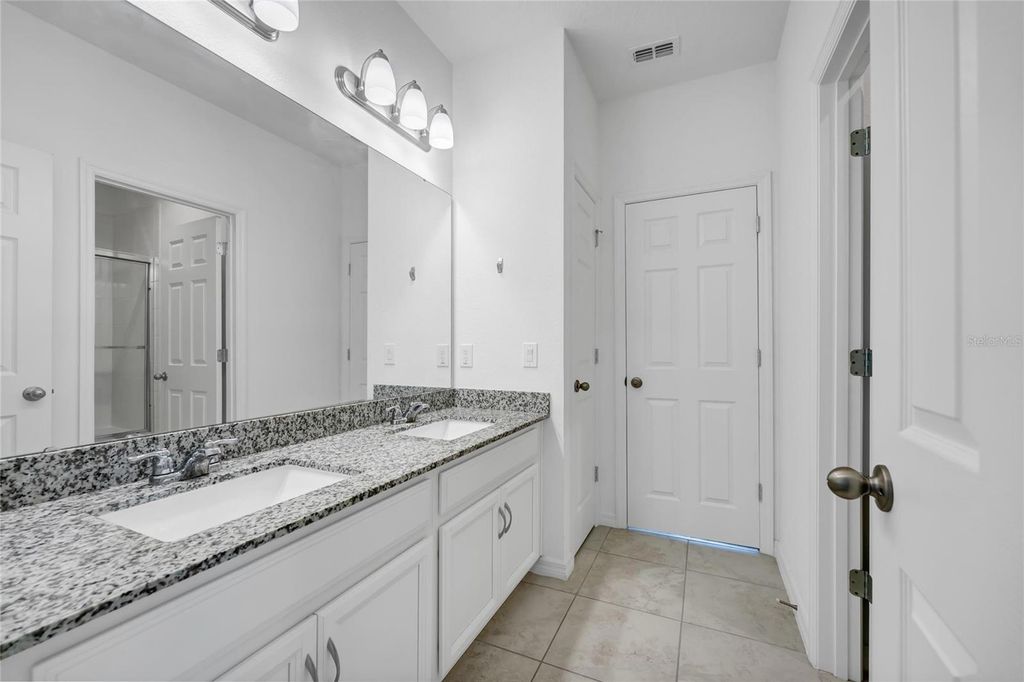 Image 31 of property listing at 12929 WESTSIDE VILLAGE LOOP, Windermere, FL 34786
