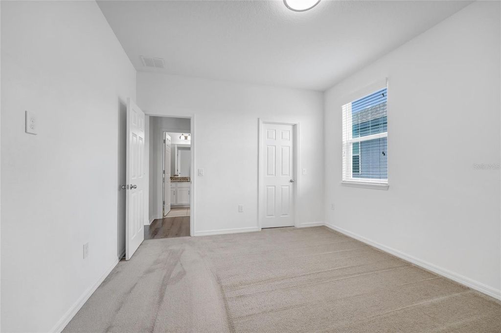 Image 37 of property listing at 12929 WESTSIDE VILLAGE LOOP, Windermere, FL 34786
