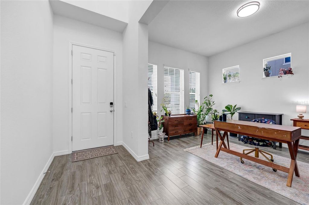 Image 5 of property listing at 12929 WESTSIDE VILLAGE LOOP, Windermere, FL 34786