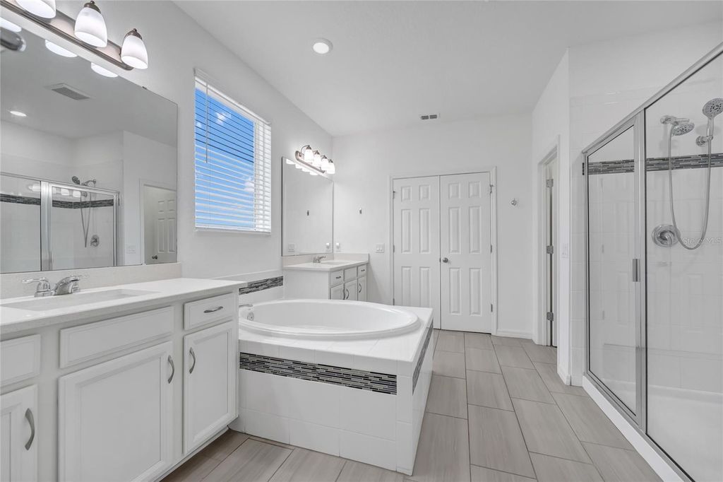 Image 43 of property listing at 12929 WESTSIDE VILLAGE LOOP, Windermere, FL 34786