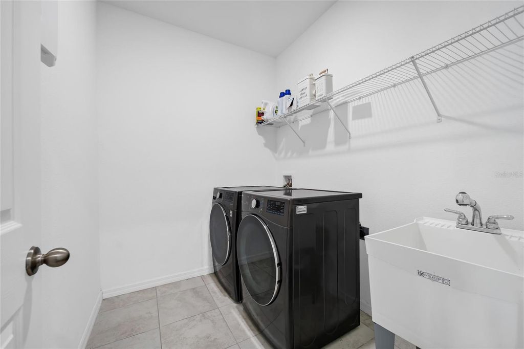 Image 45 of property listing at 12929 WESTSIDE VILLAGE LOOP, Windermere, FL 34786