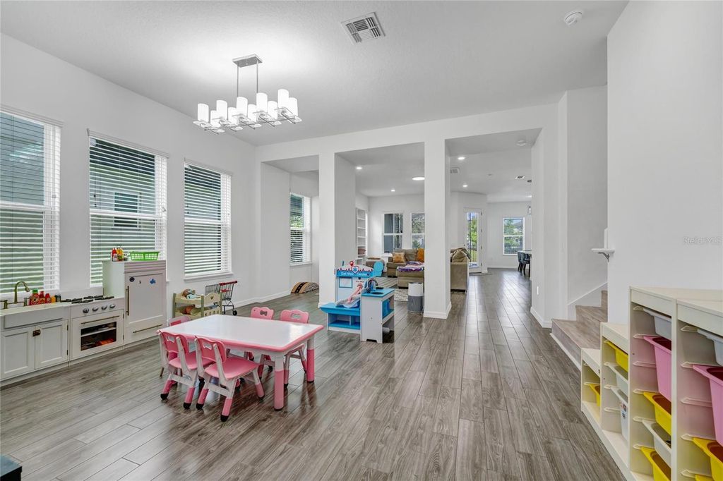 Image 8 of property listing at 12929 WESTSIDE VILLAGE LOOP, Windermere, FL 34786