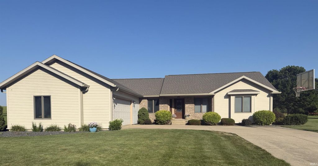 1633 N Royal Oaks Drive, Monticello, IN 47960