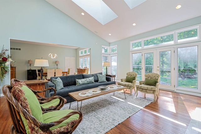 10375 Carriage Trail, Cincinnati, OH 45242