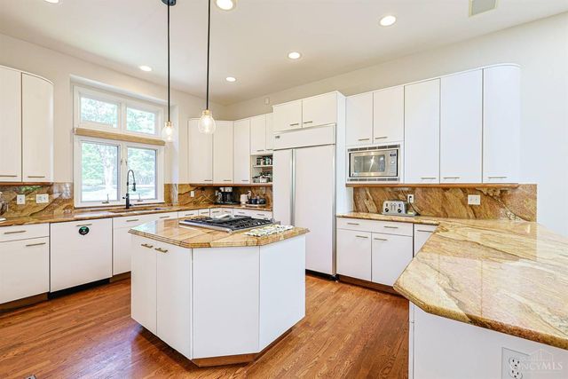 10375 Carriage Trail, Cincinnati, OH 45242