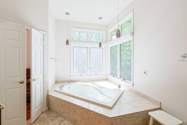 10375 Carriage Trail, Cincinnati, OH 45242