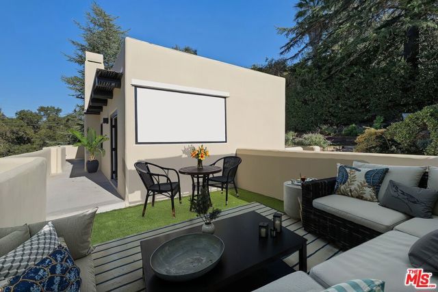 25648 Timpangos Drive, Calabasas, CA 91302