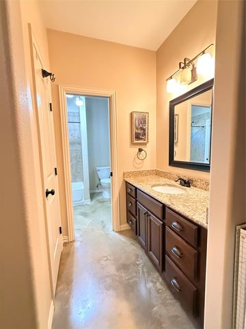 300 Medlin Creek LOOP, Dripping Springs, TX 78620