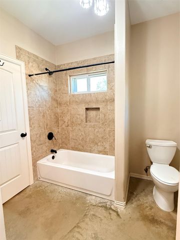 300 Medlin Creek LOOP, Dripping Springs, TX 78620