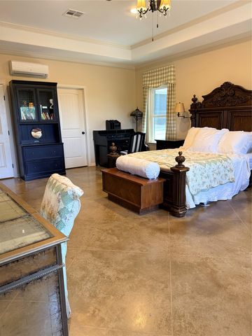 300 Medlin Creek LOOP, Dripping Springs, TX 78620