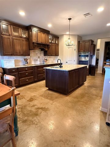300 Medlin Creek LOOP, Dripping Springs, TX 78620