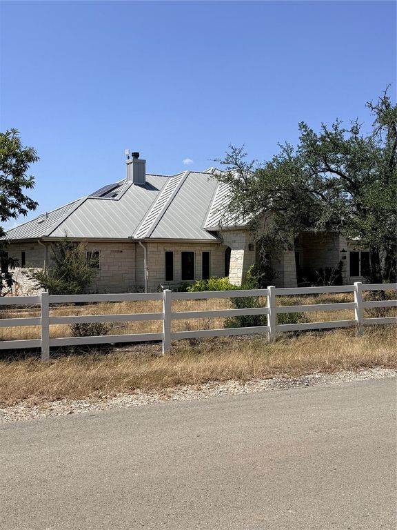 300 Medlin Creek LOOP, Dripping Springs, TX 78620