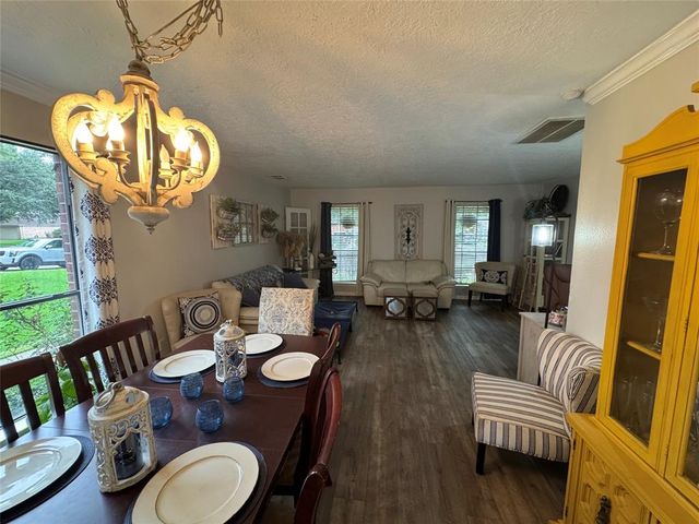 128 Hidden Lake Drive, League City, TX 77573