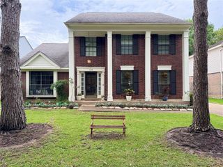 128 Hidden Lake Drive, League City, TX 77573