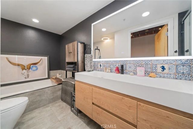 1100 E 3rd Street 205, Long Beach, CA 90802