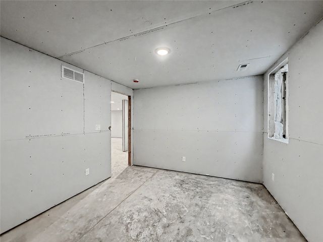2935 Lake Hill Drive, Des Moines, IA 50320