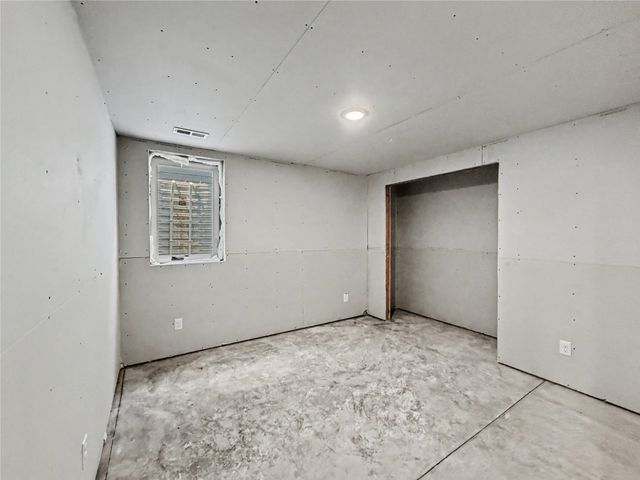 2935 Lake Hill Drive, Des Moines, IA 50320