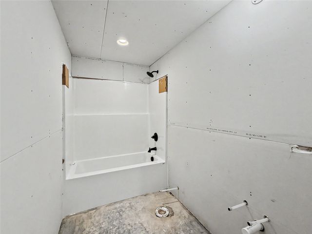 2935 Lake Hill Drive, Des Moines, IA 50320
