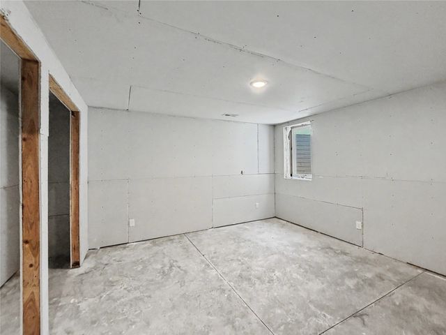 2935 Lake Hill Drive, Des Moines, IA 50320