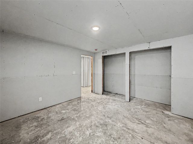 2935 Lake Hill Drive, Des Moines, IA 50320