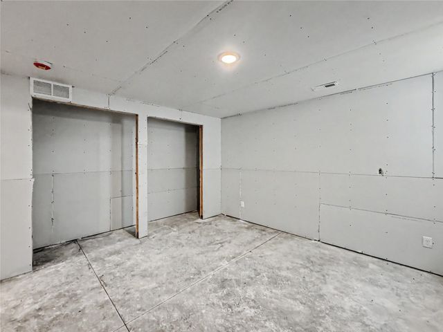 2935 Lake Hill Drive, Des Moines, IA 50320
