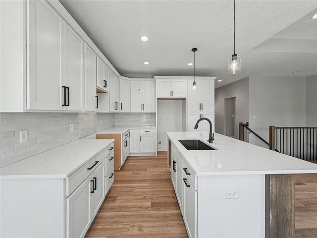 2935 Lake Hill Drive, Des Moines, IA 50320
