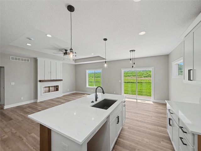 2935 Lake Hill Drive, Des Moines, IA 50320
