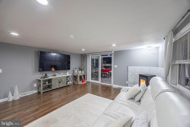 1920 POPLAR RD, Essex, MD 21221