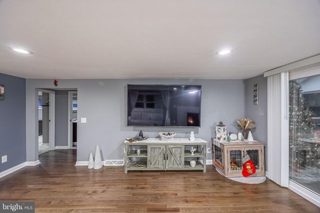 1920 POPLAR RD, Essex, MD 21221