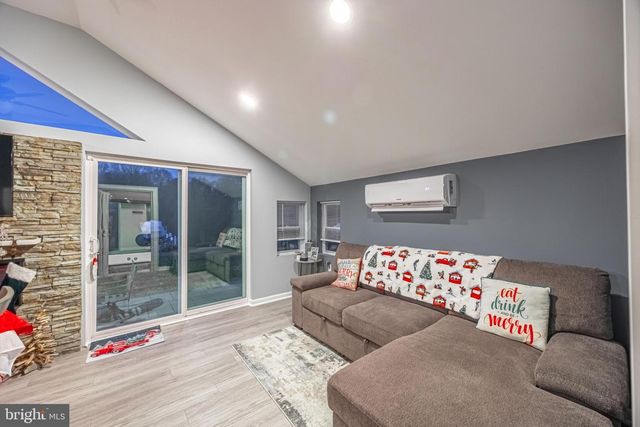 1920 POPLAR RD, Essex, MD 21221