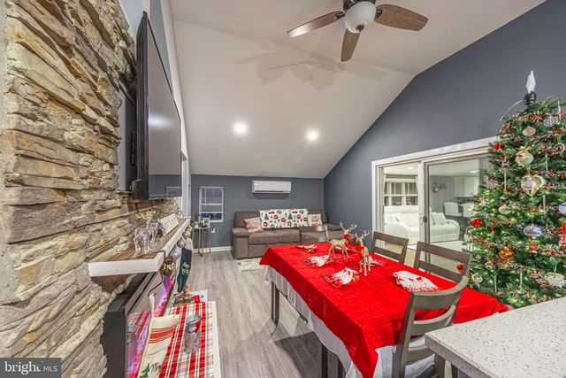 1920 POPLAR RD, Essex, MD 21221