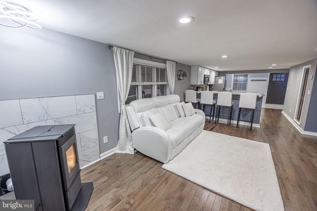 1920 POPLAR RD, Essex, MD 21221