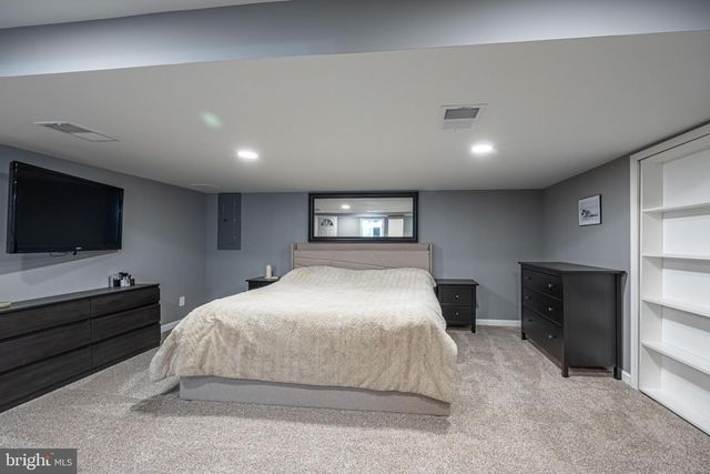 1920 POPLAR RD, Essex, MD 21221