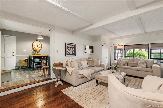 10 Rancher Place, Huntington, NY 11743