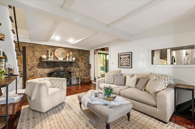 10 Rancher Place, Huntington, NY 11743