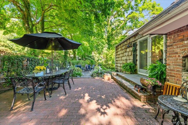 10 Rancher Place, Huntington, NY 11743