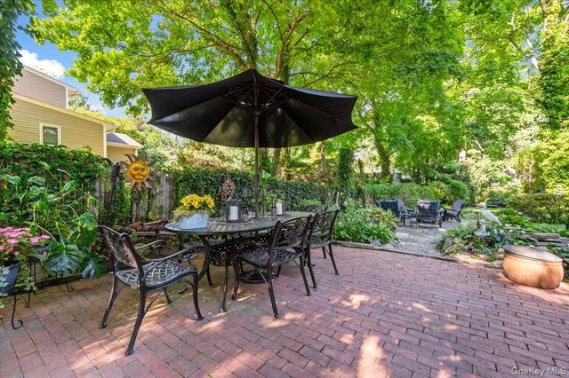 10 Rancher Place, Huntington, NY 11743