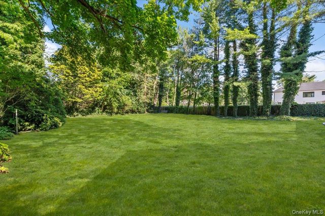 10 Rancher Place, Huntington, NY 11743