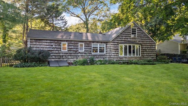 10 Rancher Place, Huntington, NY 11743