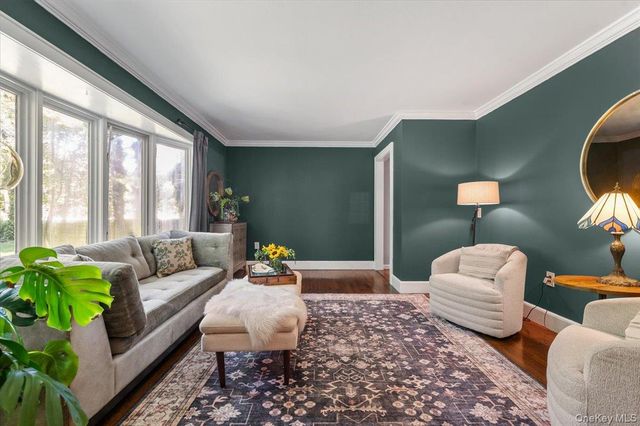 10 Rancher Place, Huntington, NY 11743