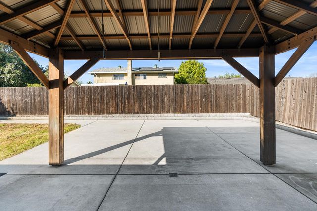 2964 S Kachina Way, Rancho Cordova, CA 95670