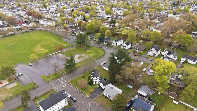 186 W Harvard St, Brockton, MA 02301