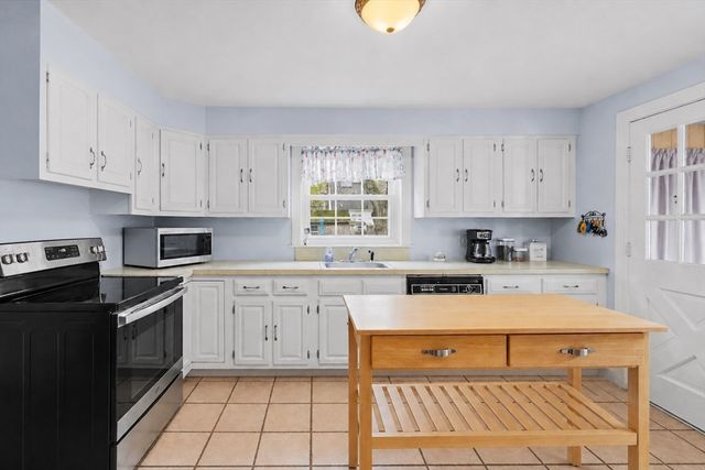 186 W Harvard St, Brockton, MA 02301