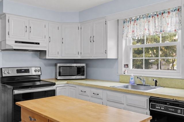 186 W Harvard St, Brockton, MA 02301