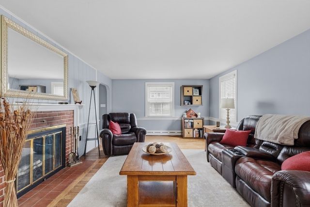 186 W Harvard St, Brockton, MA 02301