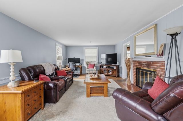 186 W Harvard St, Brockton, MA 02301