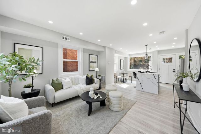 4263 HILDRETH ST SE, Washington, DC 20019