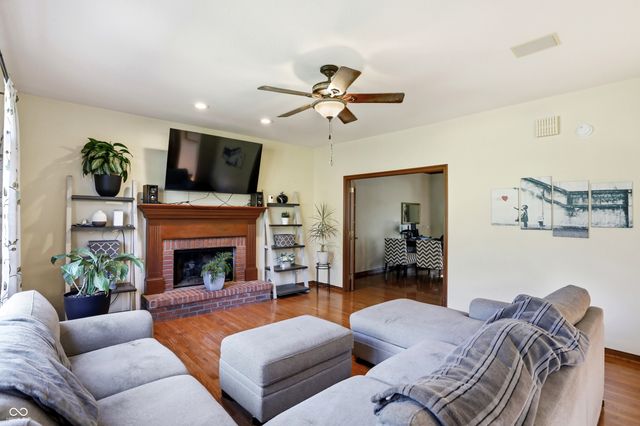 4030 Brockton Manor North Drive N, Greenwood, IN 46143