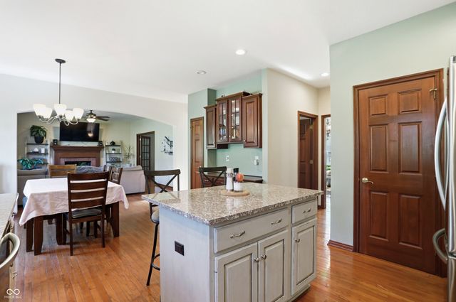 4030 Brockton Manor North Drive N, Greenwood, IN 46143